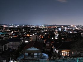 眼下に広がる横川町の住宅街夜景