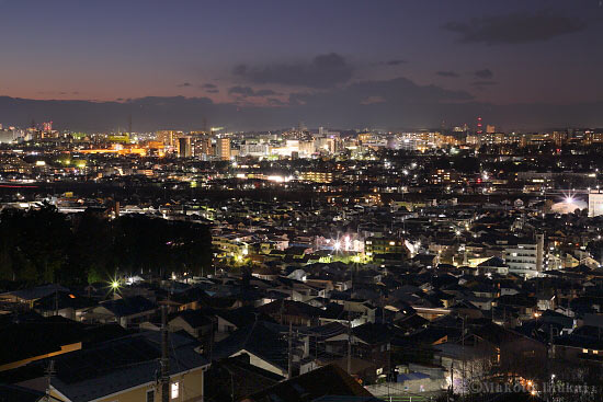 日野(北)方向の夜景を望遠で捉える
