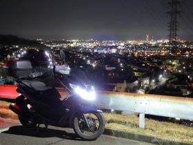 夜景撮影の大切な足となるバイク
