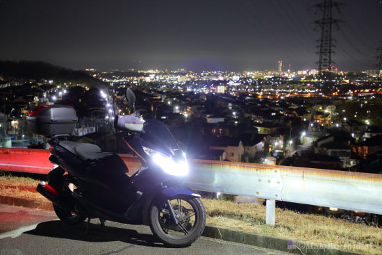 夜景撮影の大切な足となるバイク