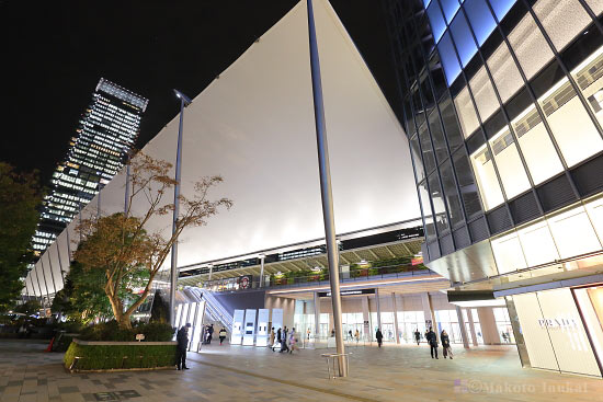 東京駅八重洲口より望むグランルーフの全景