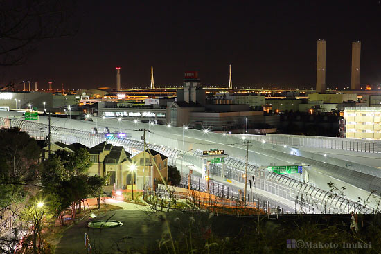 首都高速岸谷生麦インター・鶴見つばさ橋（南東）方向の夜景を望む