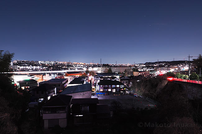 京王線長沼駅（北東）方向の夜景を望む